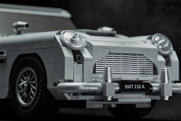 Detail plat nomor Lego set James Bond Aston Martin DB5 juga bisa diubah-ubah