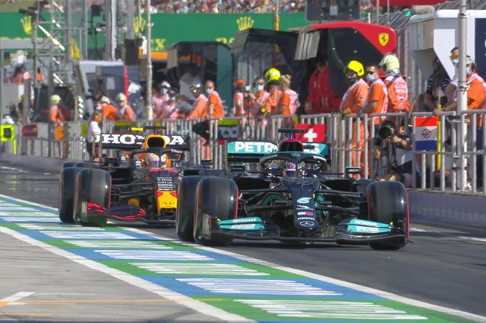 Lewis Hamilton di depan dua pembalap tim Red Bull menjelang putaran terakhir kualifikasi F1 Hongaria 2021