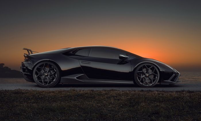 Lamborghini Huracan Evo ditopang pelek Vossen dan coilover khusus