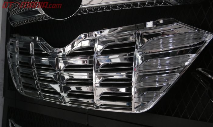 Gril model Alphard full chrome pas untuk Avanza