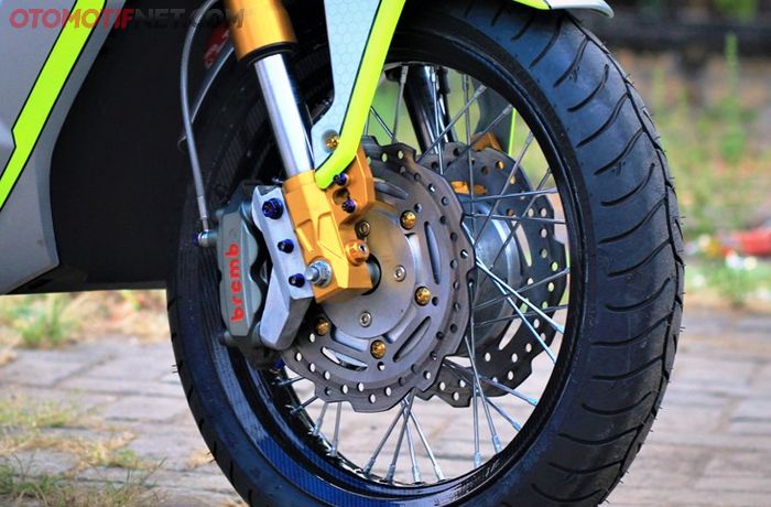 Teromol sisi kanan dibuat adaptor untuk dudukan disc brake tambahan