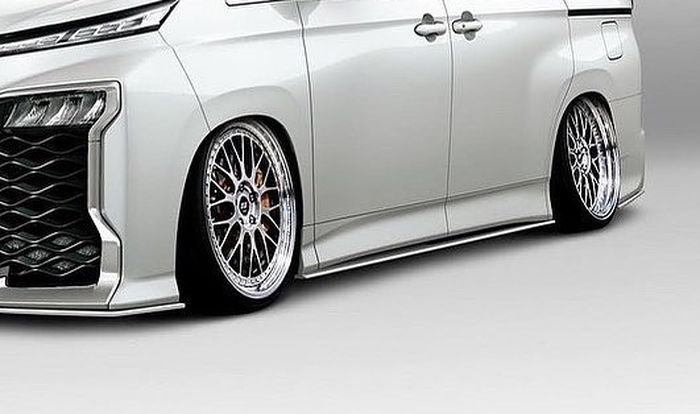Modifikasi Toyota Voxy baru bergaya stance hasil garapan Forte Spesial, Jepang