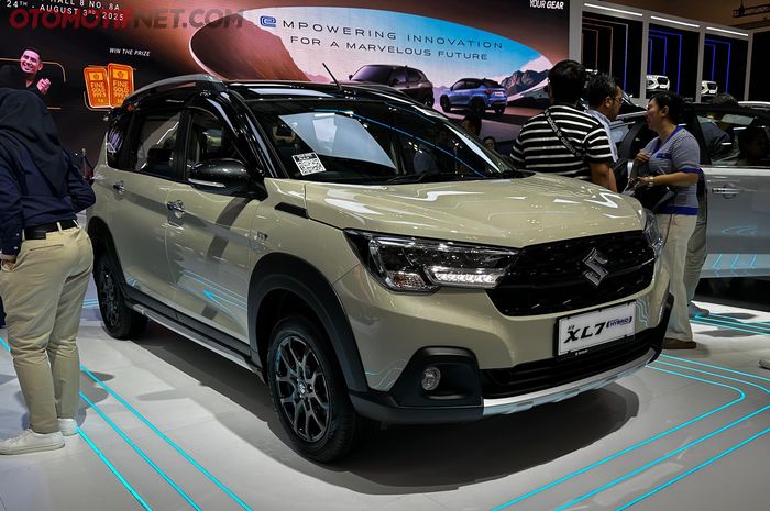 Kisaran harga Suzuki XL7 Alpha Hybrid Two-tone tahun 2026.