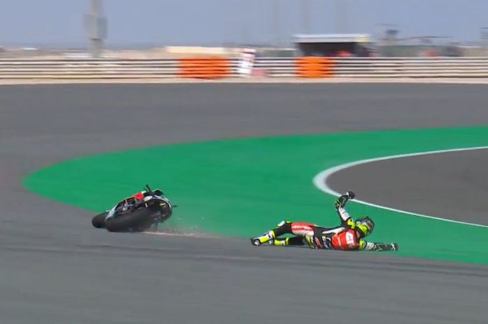 Cal Crutchlow terjatuh di sesi warm-up MotoGP Qatar 2018 