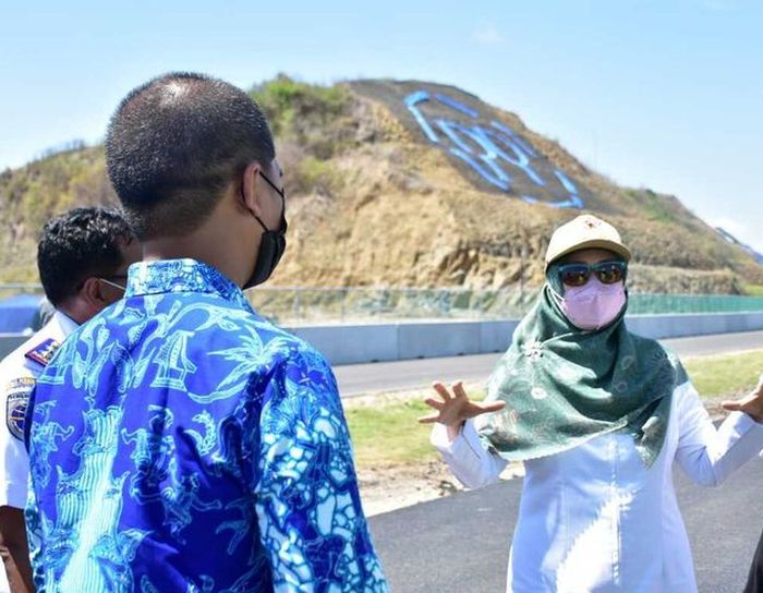 Wakil Gubernur Nusa Tenggara Barat (NTB) Sitti Rohmi Djalilah memantau persiapan Sirkuit Mandalika