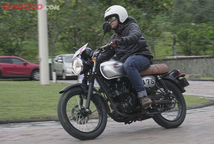 Test Ride Kawasaki W175