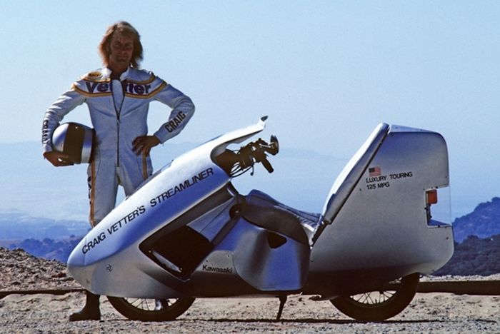 Craig Vetter dan Kawasaki Z250 dengan fairing hasil desainnya