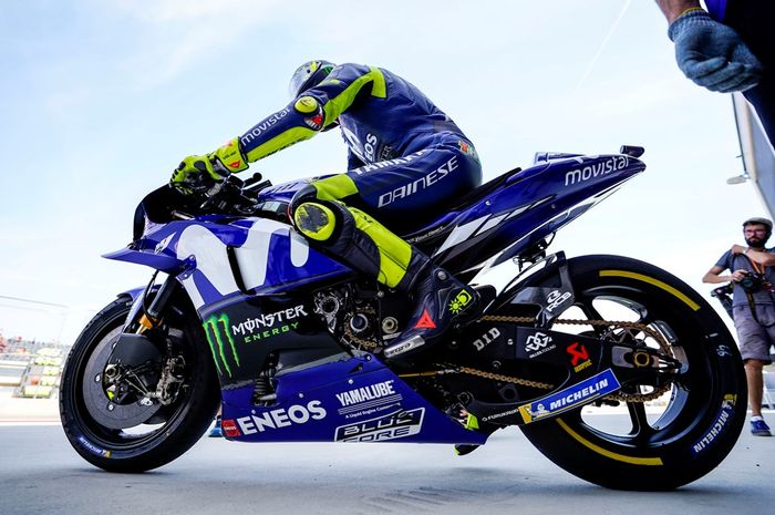 Sudah motor tidak kencang, Valentino Rossi juga terlalu lama berada di garasi tim saat kualifikasi p