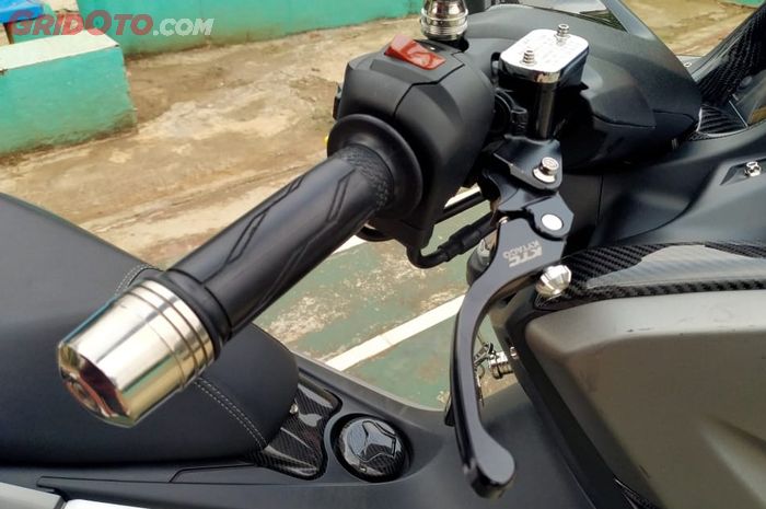 Ilustrasi tuas rem motor matic