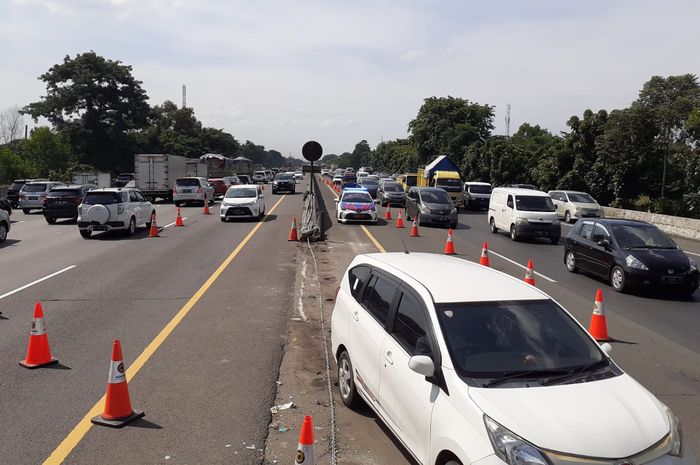 Jasa Marga berlakukan perpanjangan contraflow dari Km 61+500 hingga Km 47 Ruas Jalan Tol Jakarta-Cikampek arah Jakarta.