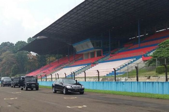 Mobil kepresidenan yang ditumpangi Presiden Joko Widodo menjajal Sirkuit Sentul