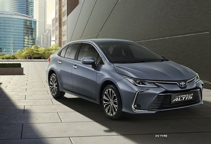 Toyota New Corolla Altis varian Hybrid.