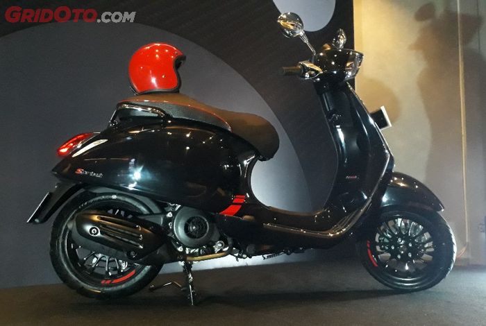 Vespa Sprint Carbon tampil lebih sporty