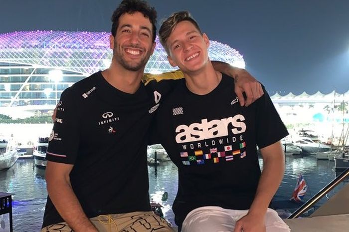 Daniel Ricciardo (kiri) dan Fabio Quartararo diketahui memang berteman akrab. 