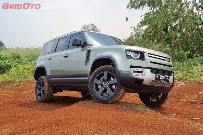 Land Rover Defender 110.
