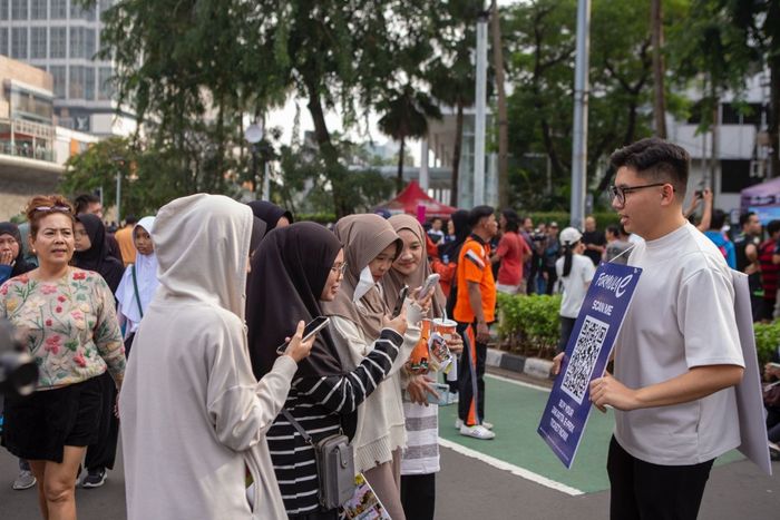 Beli tiket Jakarta E-Prix 2025 di CFD cukup scan barcode yang tersedia di lokasi.