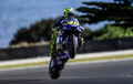 Pembalap MotoGP Rugi Kalau Wheelie Saat Balapan, Ini Penangkalnya