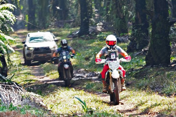 IRRA hadir sebagai kompetisi rally raid terbaru di Indonesia yang mempertemukan mobil dan motor dalam satu lintasan penuh tantangan