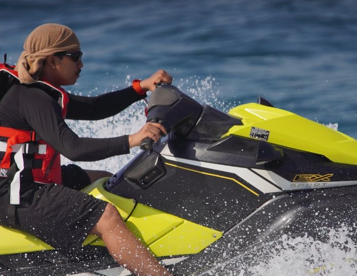 Tim GridOto merasakan sensasi motor laut WaveRunner di pantai Senggigi Lombok