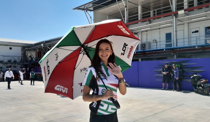 Umbrella Girl LCR Team Honda