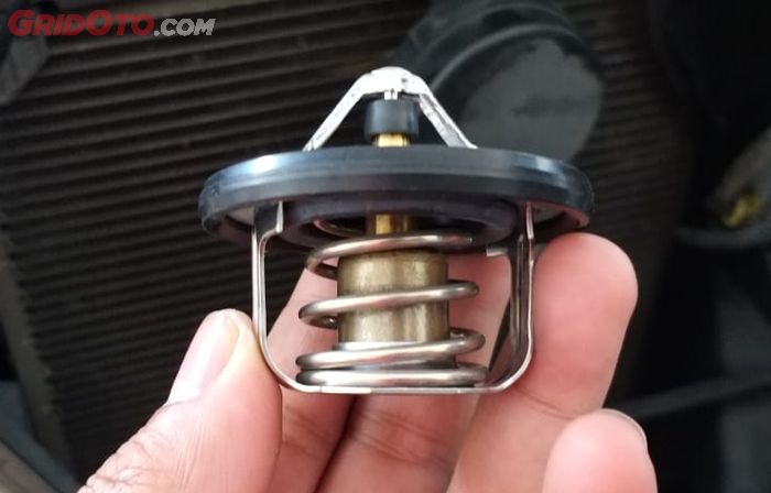Ciri-ciri thermostat mobil bekas wajib diganti