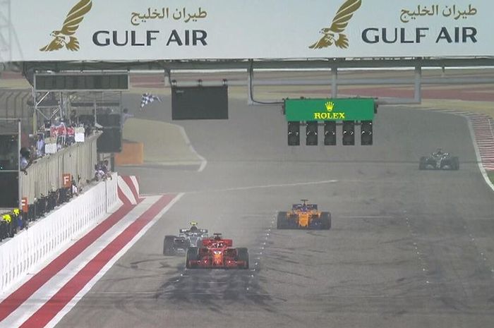 Valtteri Bottas tak kuasa menyalip Sebastian Vettel sampai garis finish GP F1 Bahrain