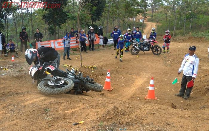 Peserta GS Trophy 2020 Qualifier Indonesia terjatuh