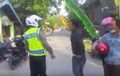 Berani Banget! 2 Polisi Diusir Warga Saat Lakukan Razia, Ini Videonya