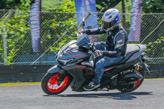 Test Ride Yamaha Aerox Alpha di Sirkuit Balap, Ternyata Seenak Ini