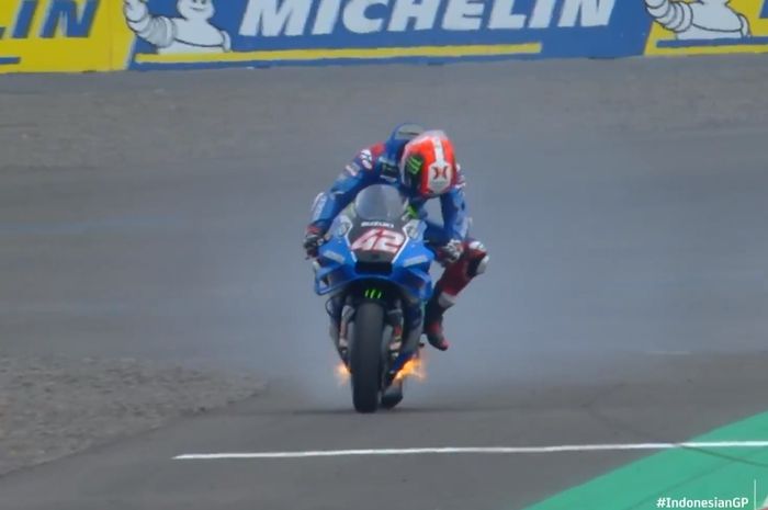  Pembalap Suzuki Ecstar, Alex Rins mengalami insiden saat menjalani sesi FP4 MotoGP Indonesia 2022