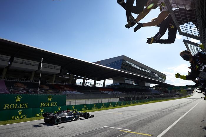 Valtteri Bottas menjadi juara F1 Austria 2020 (5/7).