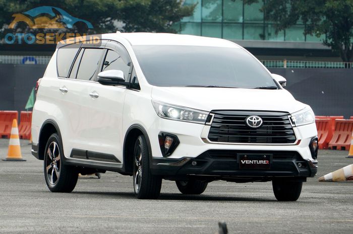Spesifikasi dan kisaran harga Toyota New Venturer Bensin tahun 2021 seken.