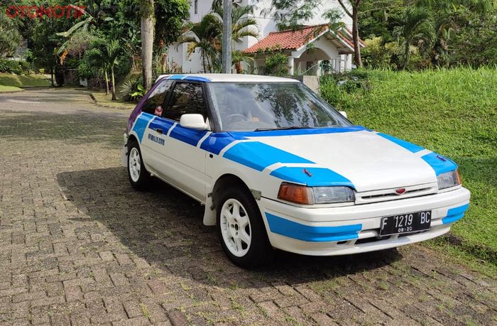 Mazda Familia GTX. Bagian depan sama seperti Mazda Interplay. Beda buntut, mesin dan kaki-kaki