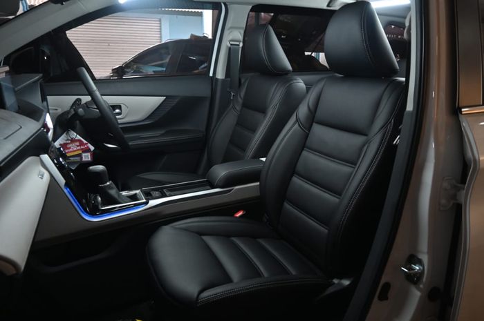 Penampakan kabin All New Veloz dengan jok retrim bahan micro fiber