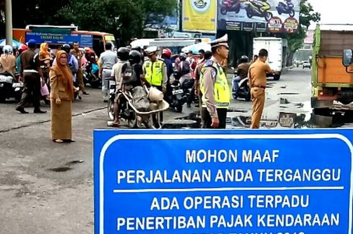 Ilustrasi razia pajak kendaraan di jalan oleh Samsat dan Polisi