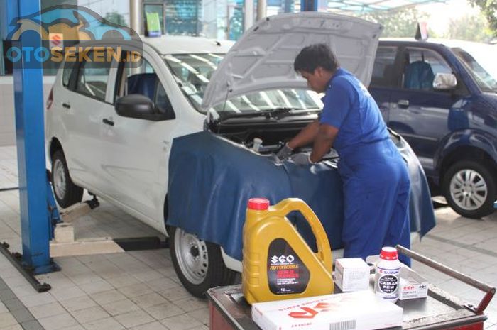 Ilustrasi servis rutin di bengkel resmi 