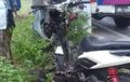 Honda Vario Amburadul Hujam Pohon Asam, Gagal Nyalip Mobil, Kakek Dan Cucunya Tewas