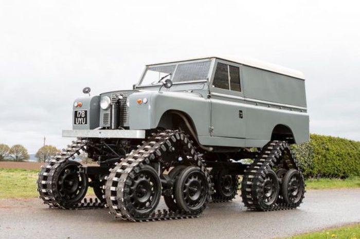 Land Rover pakai roda ala tank