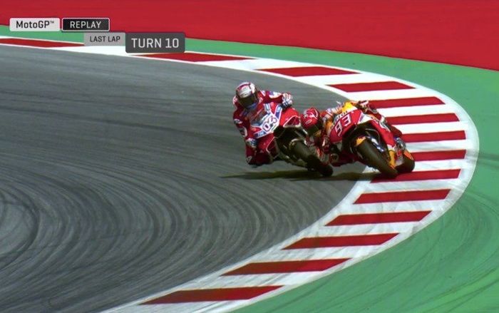 Tikungan terakhir di Red Bull Ring pada 2017 jadi saksi duel sengit antara Andrea Dovizioso dan Marc Marquez menjelang finish