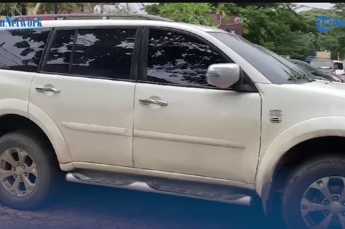 Mitsubishi Pajero Sport ini dikandangi polisi usai melakukan modifikasi di bagian ini.