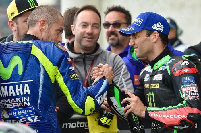 Valentino Rossi (kiri) dan Johann Zarco (kanan)