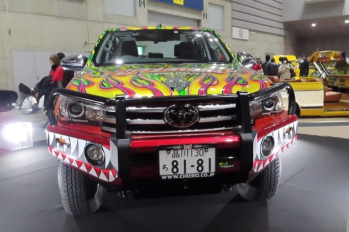 Modifikasi Toyota Hilux tampil gaya dan mencolok dibungkus airbrush