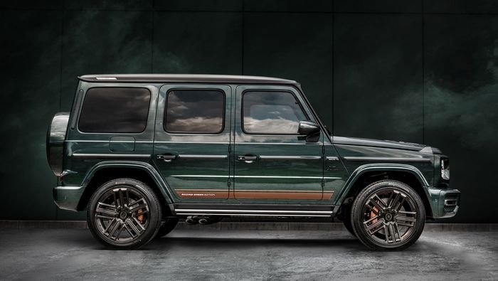 Mercedes-Benz G-Class pakai pelek model palang ukuran 22 inci