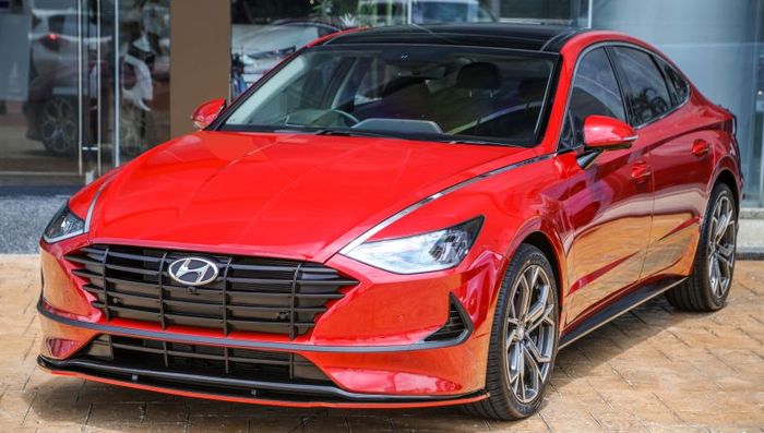 Hyundai Sonata SE tampil ngejreng dengan add-on body kit simpel
