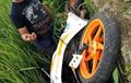 Honda CBR150R Diam 'Ngejungkrak' di Sawah, Pengendara Tak Bernyawa, Warga Geger