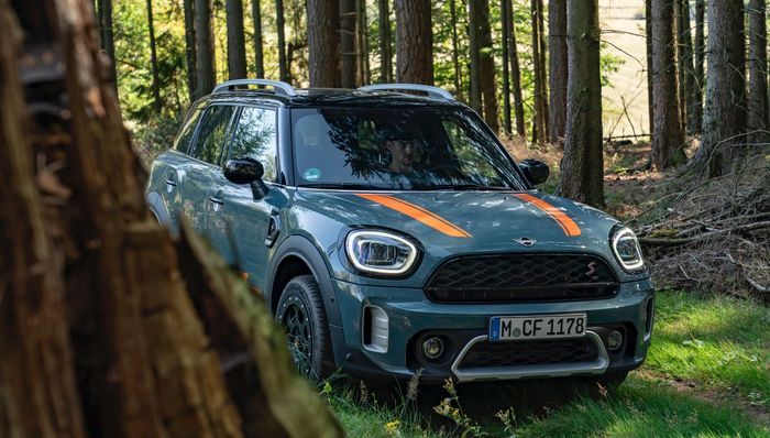 Tampilan depan modifikasi MINI Countryman