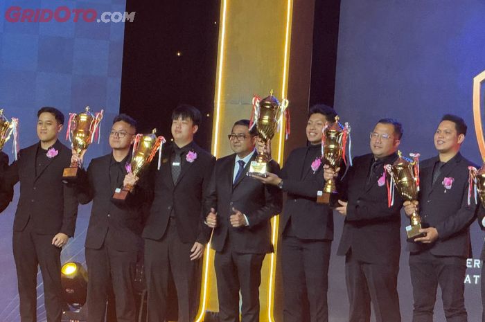 IMI Awards jadi gelaran penganugerahan bergengsi bagi insan otomotif yang berprestasi, ada sekitar 300 tropi yang dibagikan 
