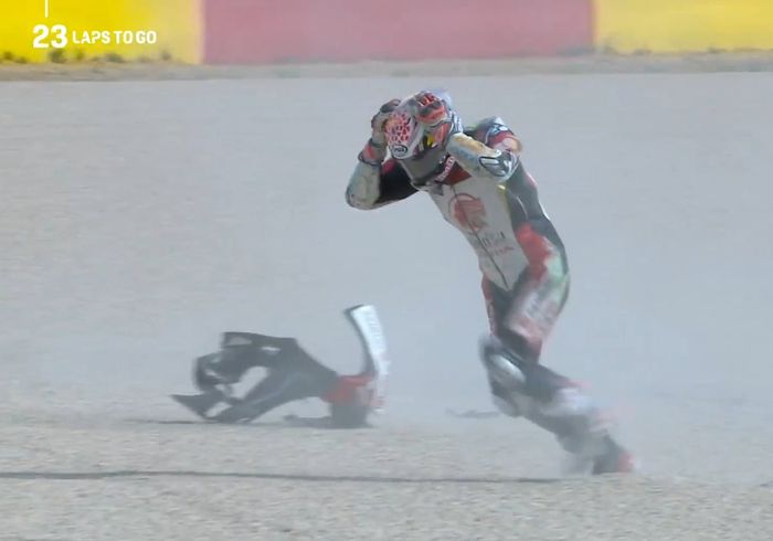 Nasib kurang beruntung harus dialami Takaaki Nakagami yang terjatuh di lap pertama MotoGP Teruel