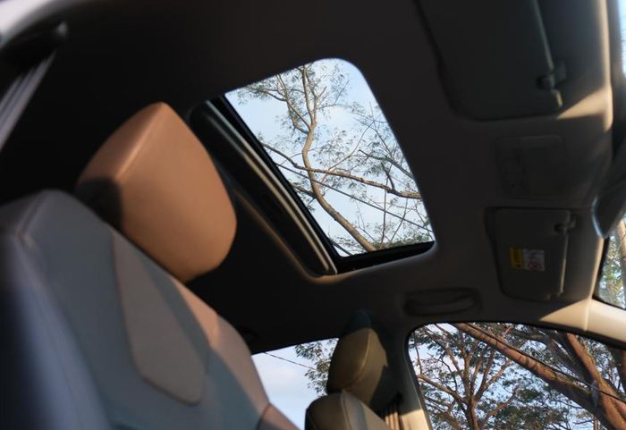 Wuling Alvez mewah dengan sunroof