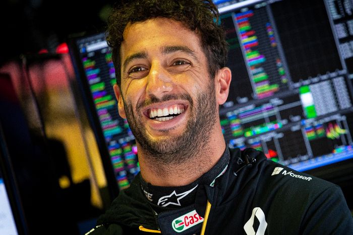 Daniel Ricciardo habiskan waktu dengan lari dan balap buggy